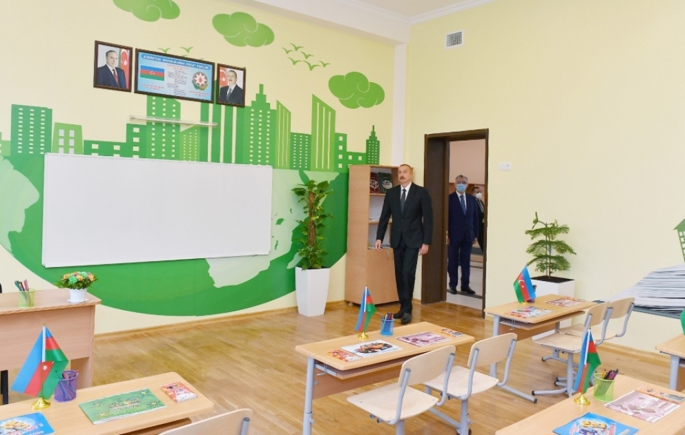 Le président de la République participe à l’inauguration de l’école №154 à Emirdjan