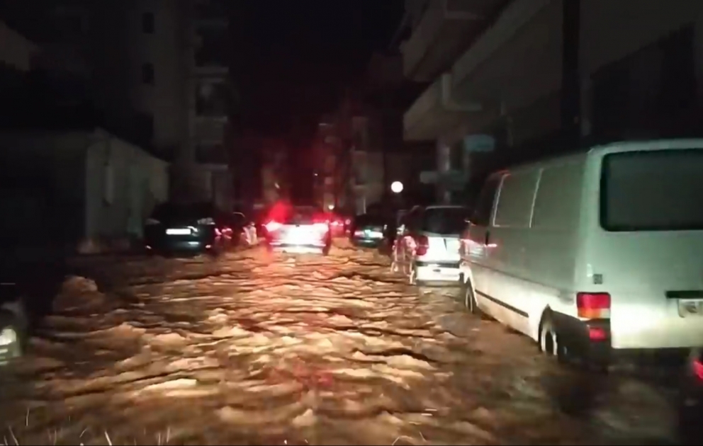 Yunanıstan Yanoş qasırğası ilə mübarizə aparır