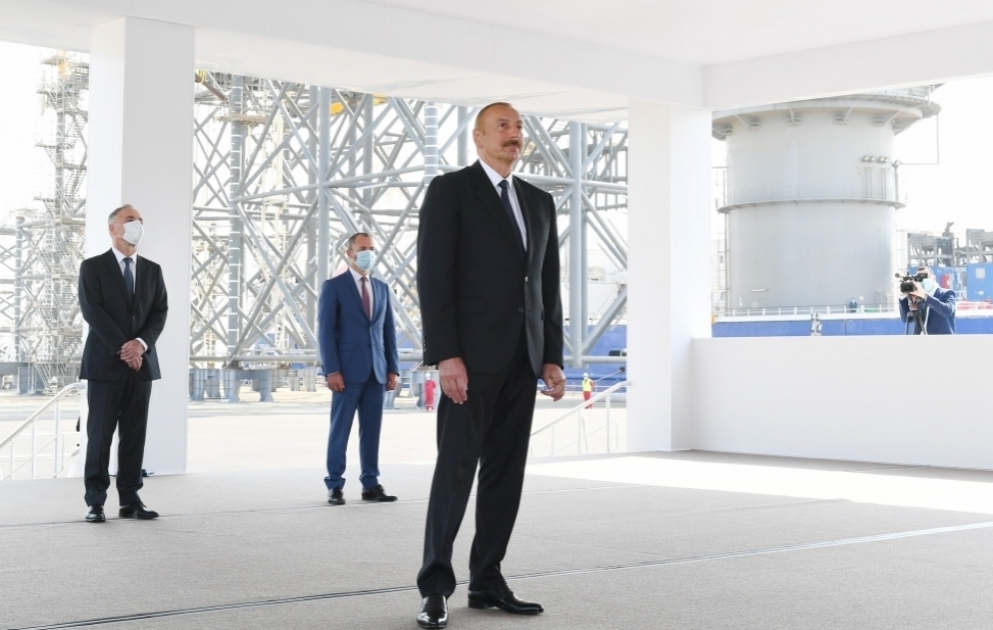 Prezident İlham Əliyev: Bu gün ölkə iqtisadiyyatının əsas hissəsi neft-qaz sektoru ilə bağlıdır və uzun illər belə olacaq