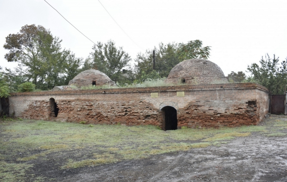 Şirvanlı hamamı yerli və xarici turistlərin ən çox ziyarət etdiyi tarixi abidələrdəndir