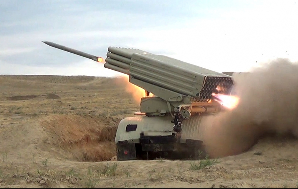 Артиллерийские подразделения провели учения с боевой стрельбой