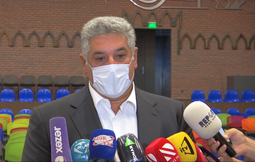 Azad Rəhimov: Fitnes zallarının açılması ilə bağlı Operativ Qərargahla müzakirələr gedir