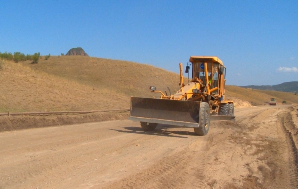 Qazaxın Fərəhli kəndinin yolu təmir olunur