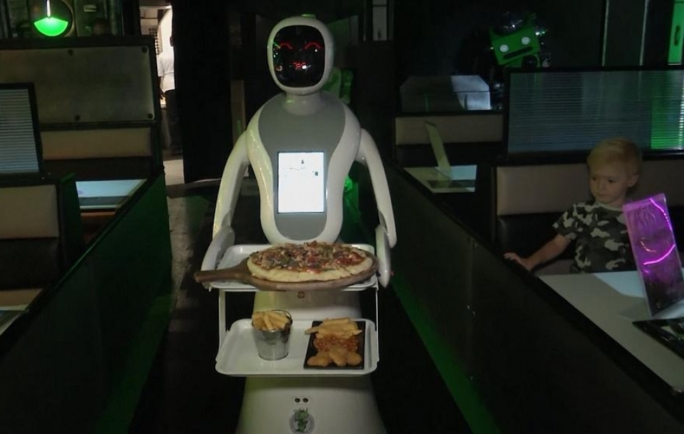 No social distancing worries at 'UK's first' sci-fi robot-themed diner