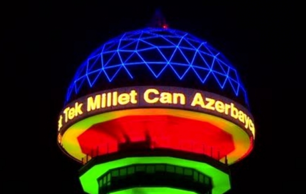 Ankaranın Atakule qülləsi yenidən Azərbaycan bayrağının rənglərinə boyanıb