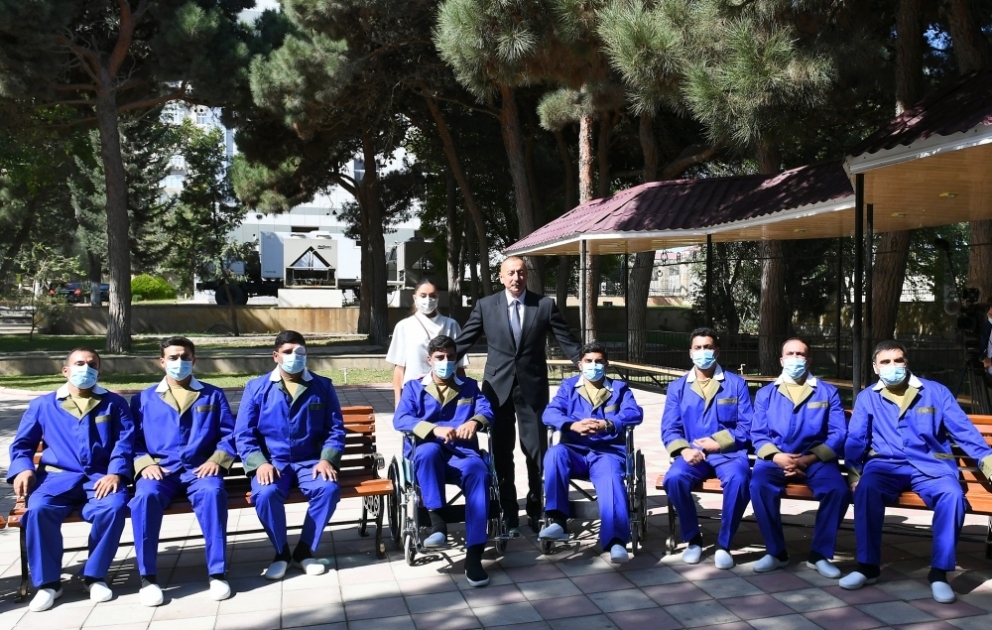 Le président azerbaïdjanais et son épouse rendent visite aux militaires blessés à la suite des récentes provocations arméniennes