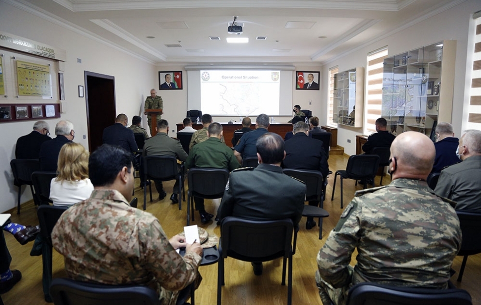 Ölkəmizdəki xarici hərbi attaşelər və beynəlxalq təşkilatların nümayəndələri əməliyyat şəraiti haqqında məlumatlandırılıb