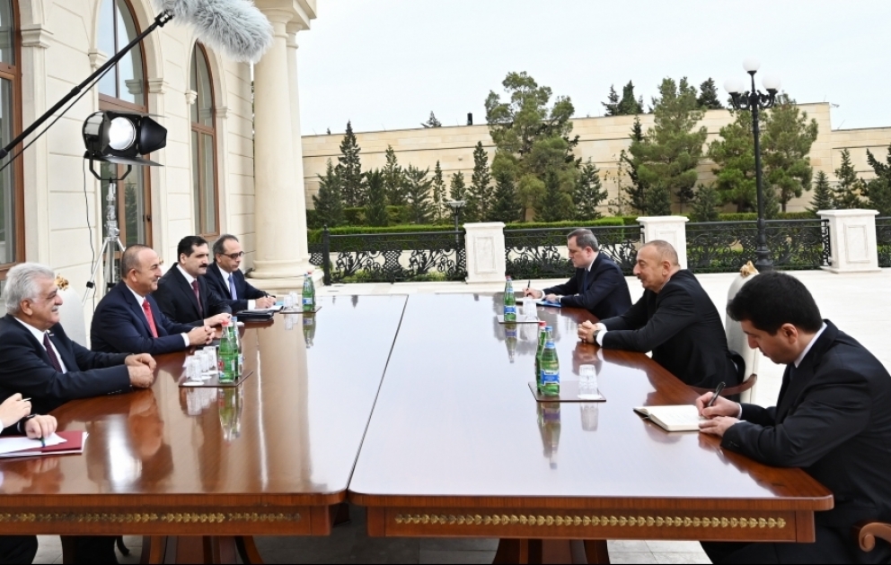 Staatspräsident Ilham Aliyev empfängt türkische Delegation