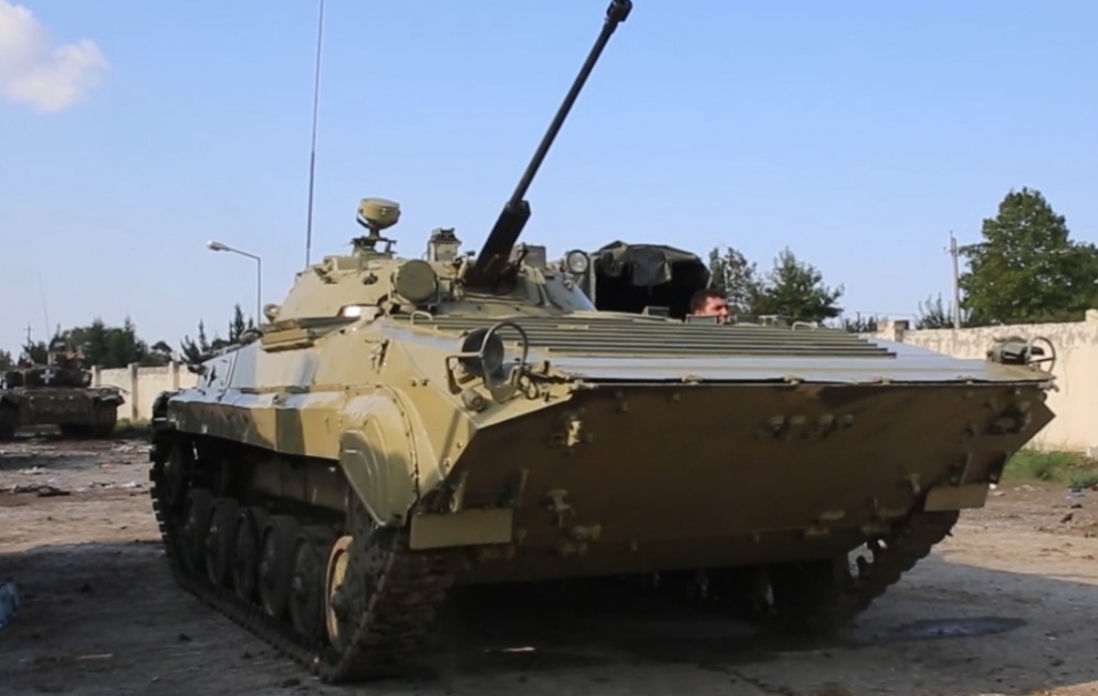Оставленная противником военная техника перекрашивается в цвет военной техники Азербайджанской Армии