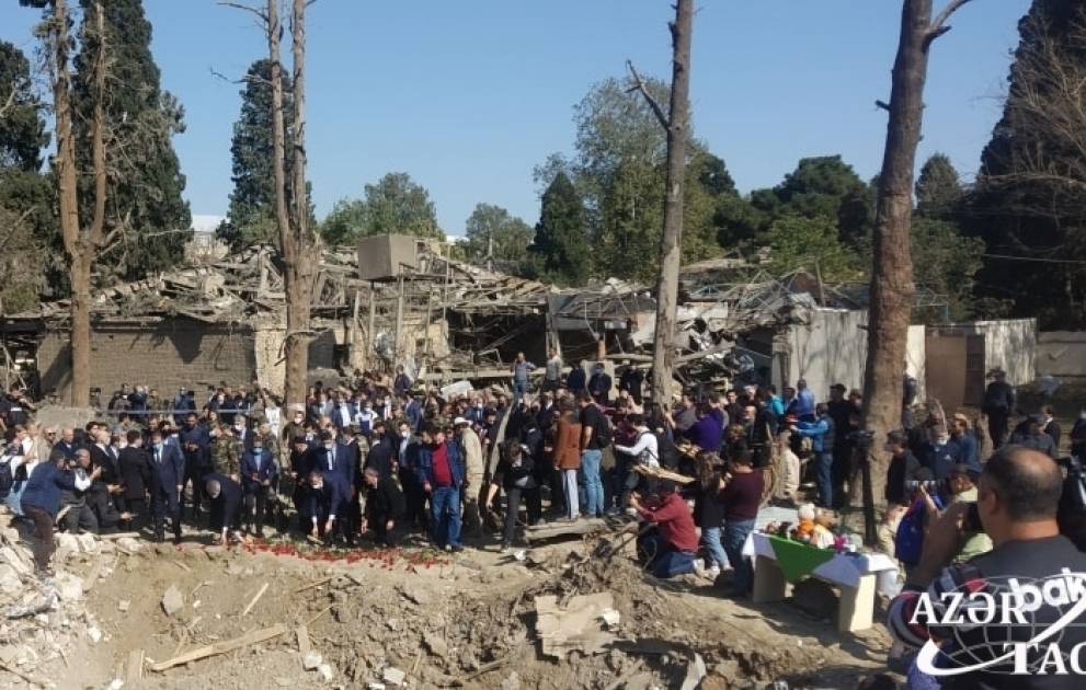 Xarici diplomatlar Gəncədə erməni vəhşiliyini öz gözləri ilə görüblər