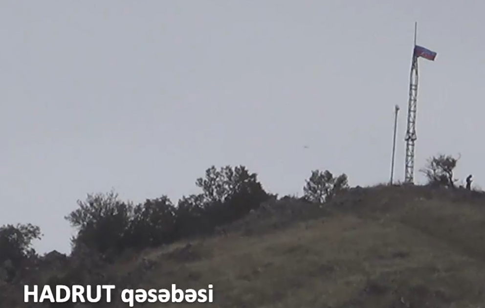 Verteidigungsministerium veröffentlicht Videoaufnahmen aus Siedlung Hadrut, die aus armenischer Okkupation befreit ist