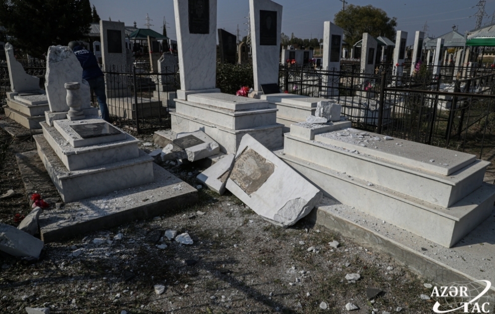 В Тертере во время похорон на кладбище упал снаряд, среди мирного населения есть погибшие и раненные