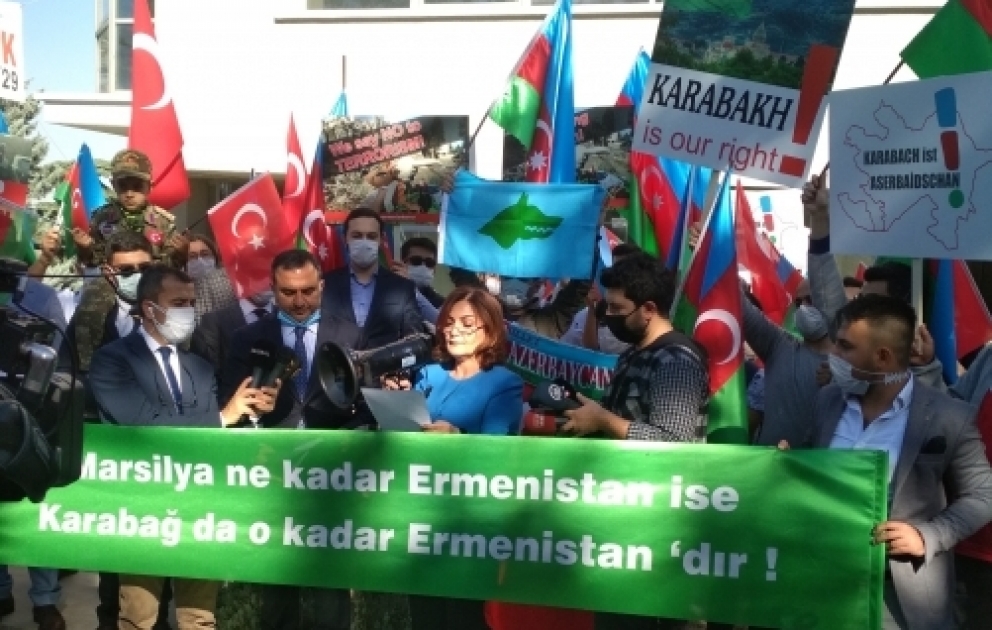 Fransanın Ankaradakı səfirliyinin qarşısında Azərbaycana dəstək aksiyası keçirilib