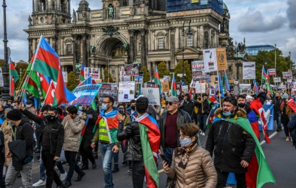 В Берлине прошла массовая демонстрация соотечественников в поддержку освободительной миссии доблестной Азербайджанской армии