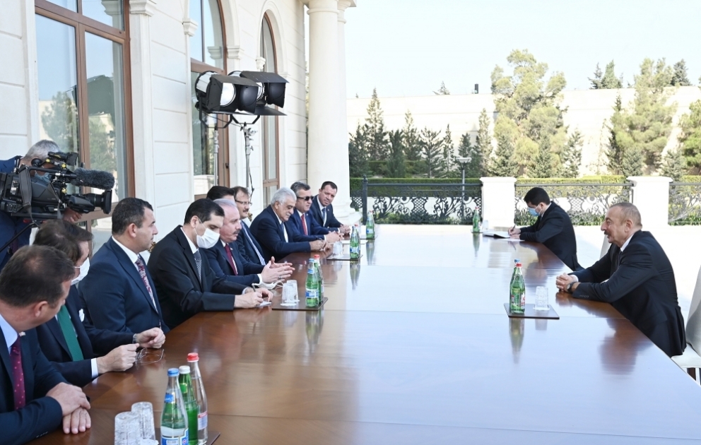 Президент Ильхам Алиев принял делегацию во главе с председателем Великого национального собрания Турции
