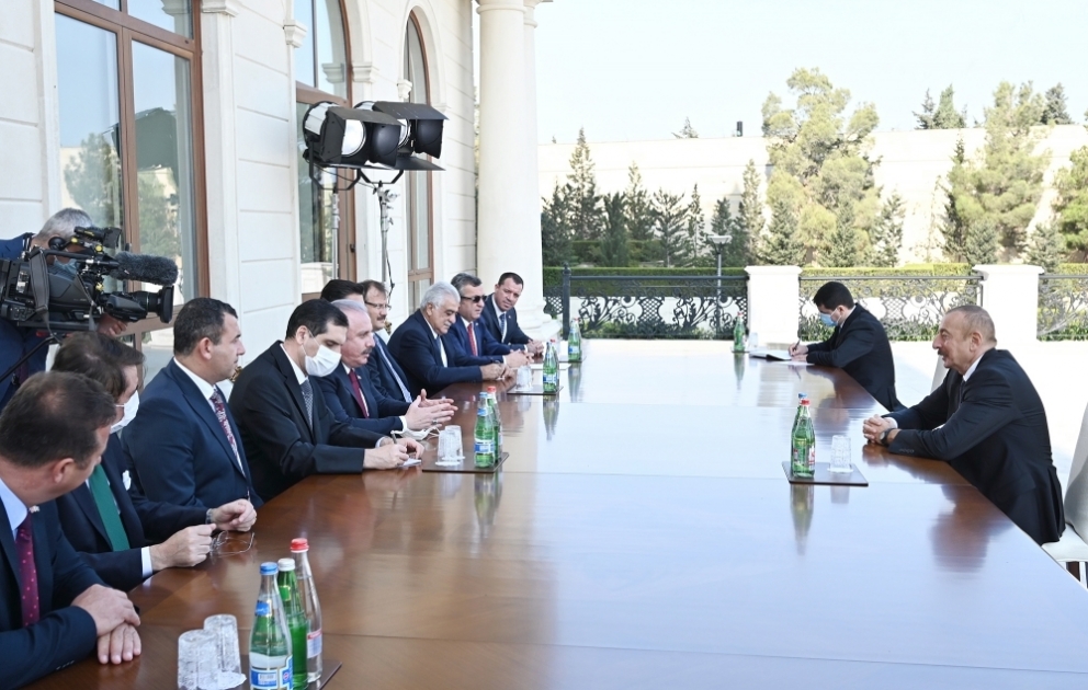 Staatspräsident Ilham Aliyev empfängt türkische Delegation