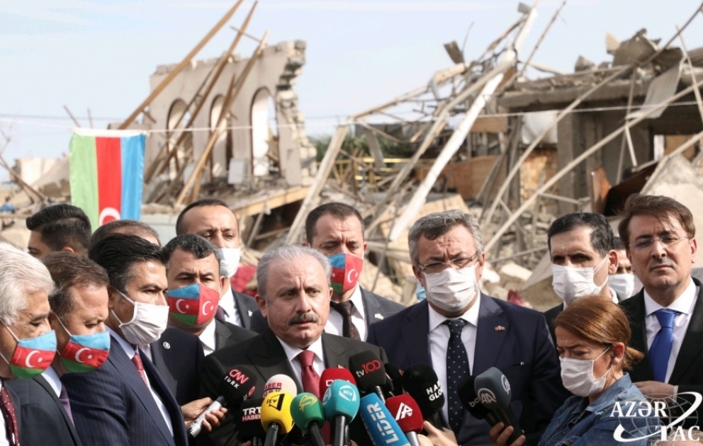 Mustafa Şentop: Mülki şəxsləri və yaşayış məntəqələrini bombalayan Ermənistan müharibə cinayəti törədir