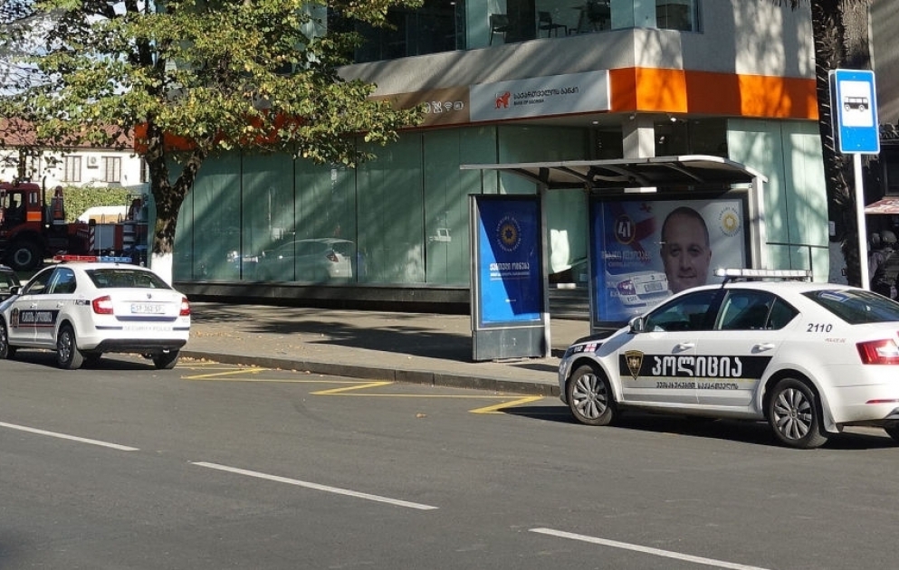 Gürcüstanda insanları girov götürən silahlı şəxs 500 min dollar və helikopter tələb edir
