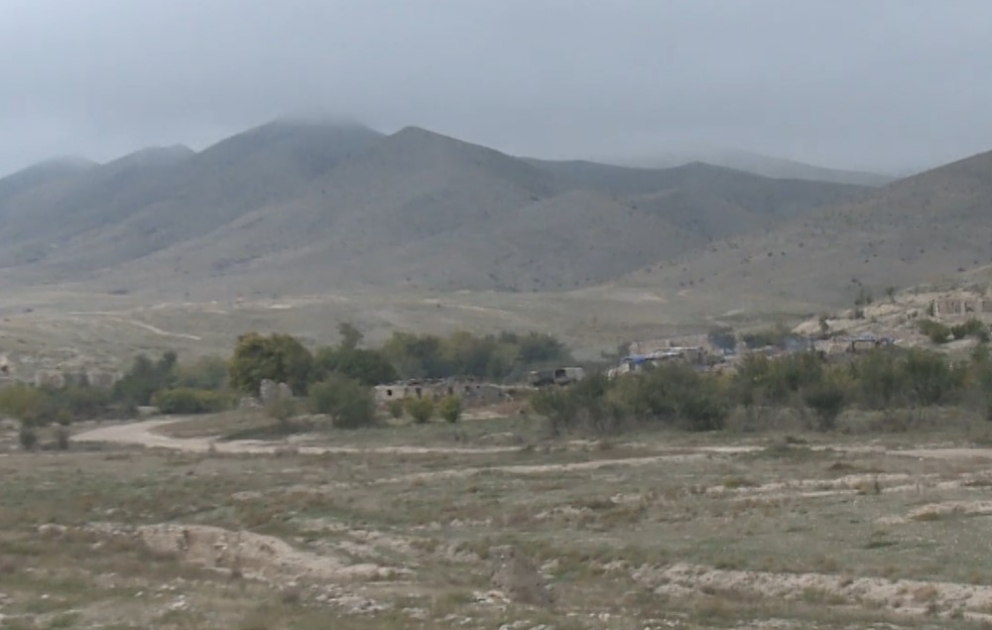 Verteidigungsministerium veröffentlicht Videoaufnahmen aus Dorf Minbaschili in Region Jabrayil, das aus armenischer Okkupation befreit ist