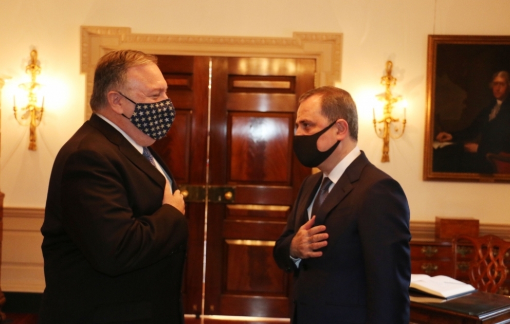 Xarici İşlər naziri Ceyhun Bayramov ABŞ-a işgüzar səfəri çərçivəsində Dövlət katibi Mayk Pompeo ilə görüşüb