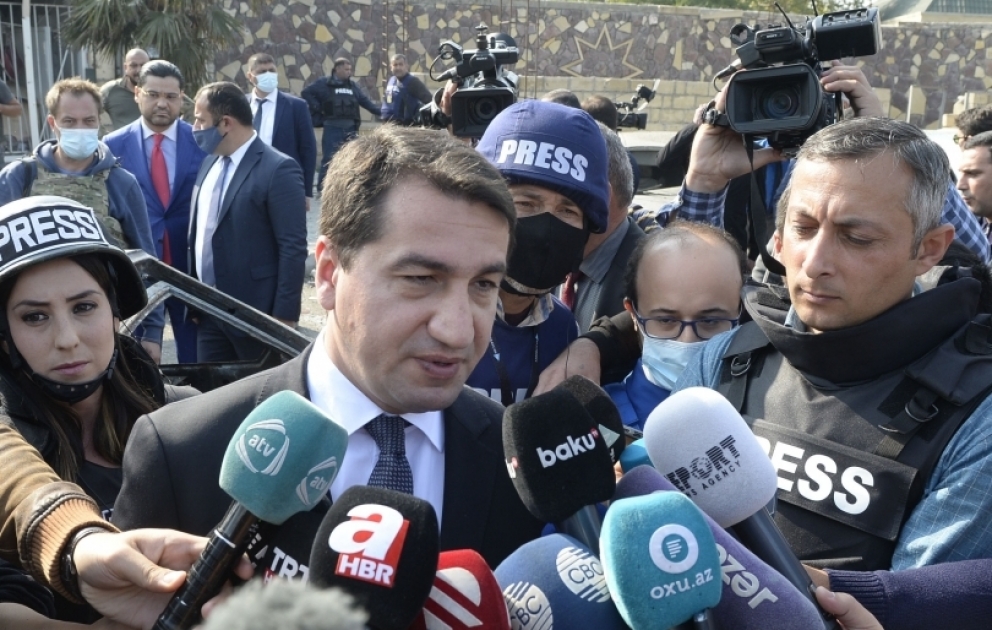 Hikmet Hadjiyev : L’armée azerbaïdjanaise donne une réponse digne à l’ennemi