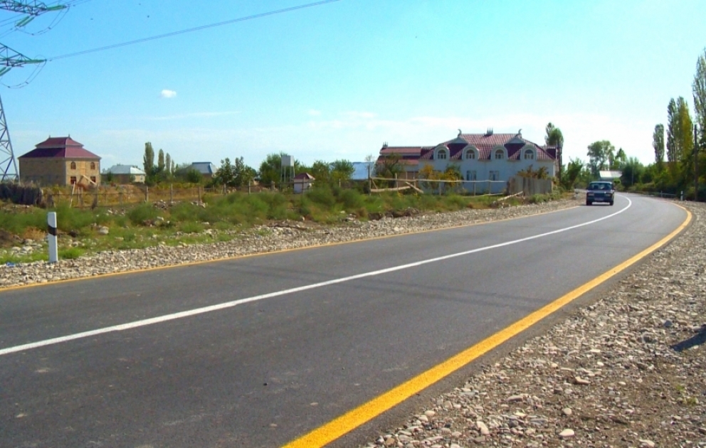 Ağsuda 9 yaşayış məntəqəsini birləşdirən yollar yenidən qurulub