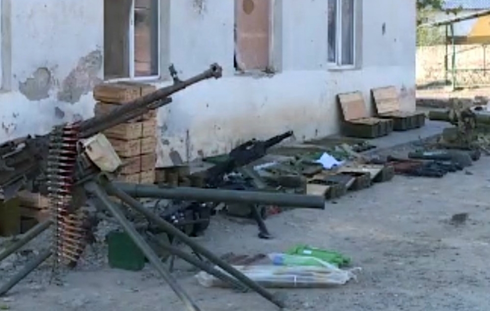 Aserbaidschanische Armee beschlagnahmt Munitionen und Waffen armenischer Einheiten in Richtung Zangilan
