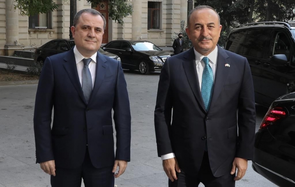Aserbaidschans Außenminister trifft sich mit seinem türkischen Kollegen