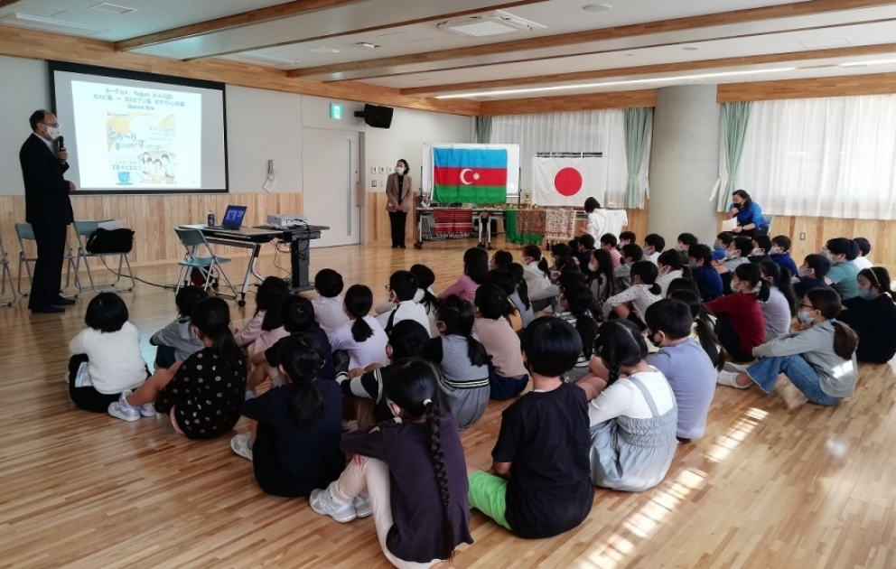 Azərbaycan haqqında təqdimat Tokio məktəbliləri tərəfindən böyük maraqla qarşılanıb