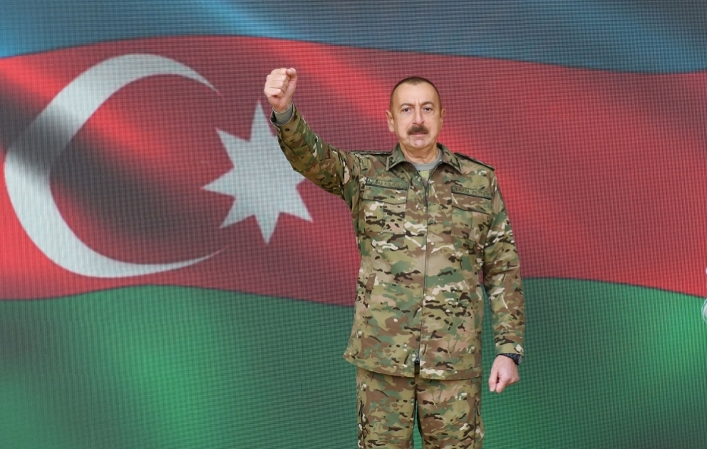 Azərbaycan Prezidenti İlham Əliyev və birinci xanım Mehriban Əliyeva Fəxri xiyabanda və Şəhidlər xiyabanında olublar