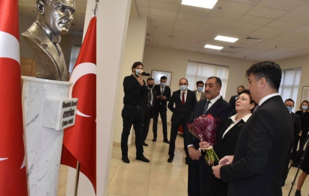 Kiyevdə Azərbaycanın Türkiyəyə hədiyyə etdiyi Atatürkün büstünün açılış mərasimi keçirilib