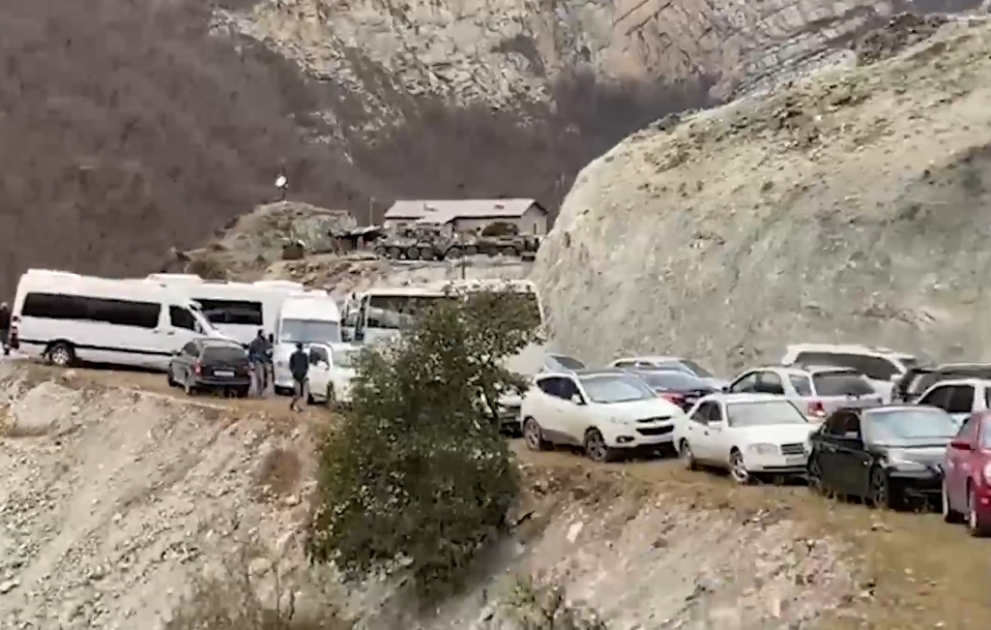 Ermənilər Kəlbəcəri tərk edir