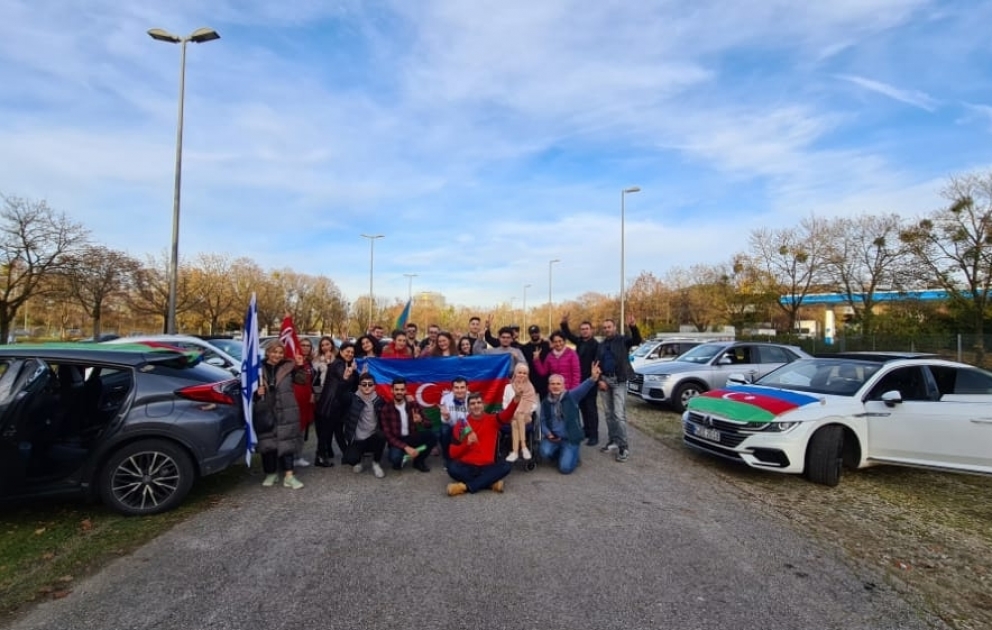 Münhendə Qarabağda qazanılan qələbə münasibətilə avtoyürüş keçirilib