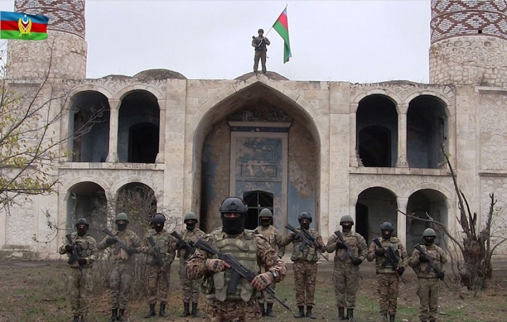 Verteidigungsministerium: Aserbaidschanische Flagge in Aghdam gehisst