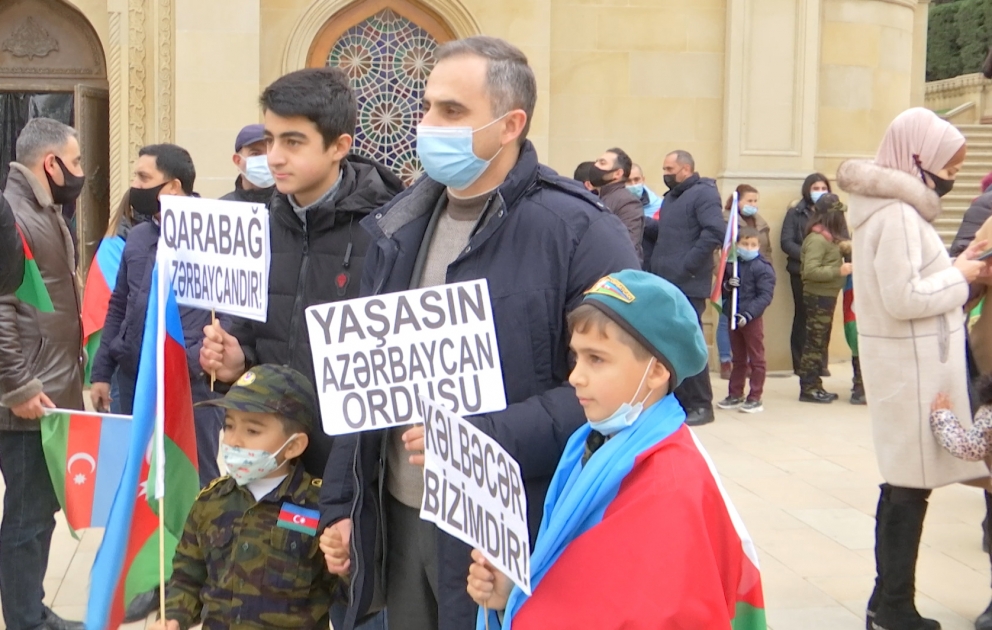 Azerbaijani refugees from Kalbajar visit Martyrs Alley