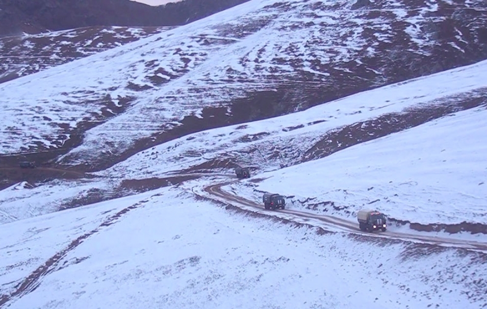 Neue Videoaufnahmen zeigen Einrückung aserbaidschanischer Truppen nach Kalbajar