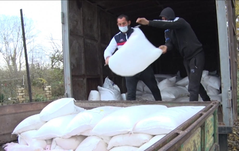 Bu günə qədər 3 minə yaxın fermer mineral gübrələrin səyyar satış xidmətindən yararlanıb