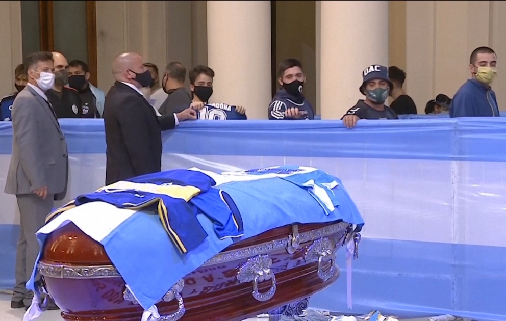 La légende Diego Maradona a été inhumée auprès de ses parents
