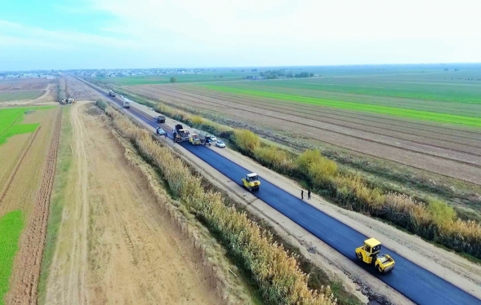 Ağcabədidə 14 min əhalinin istifadə etdiyi yollar yenidən qurulur