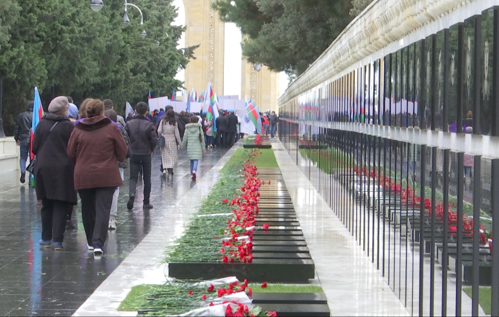 Laçınlılar Şəhidlər Xiyabanını ziyarət ediblər