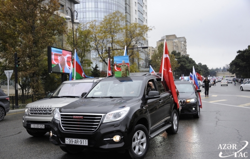 Жители Баку отметили освобождение Лачина, организовав автопробег