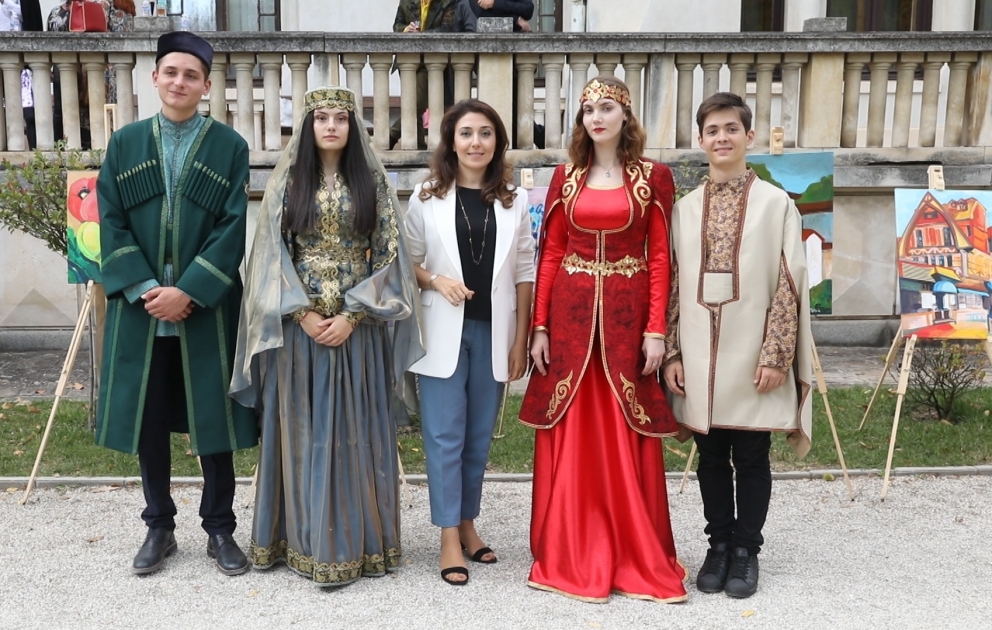 “Qarabağ” Azərbaycan Milli Geyim kolleksiyasından nümunələr Sofiyada nümayiş olunub