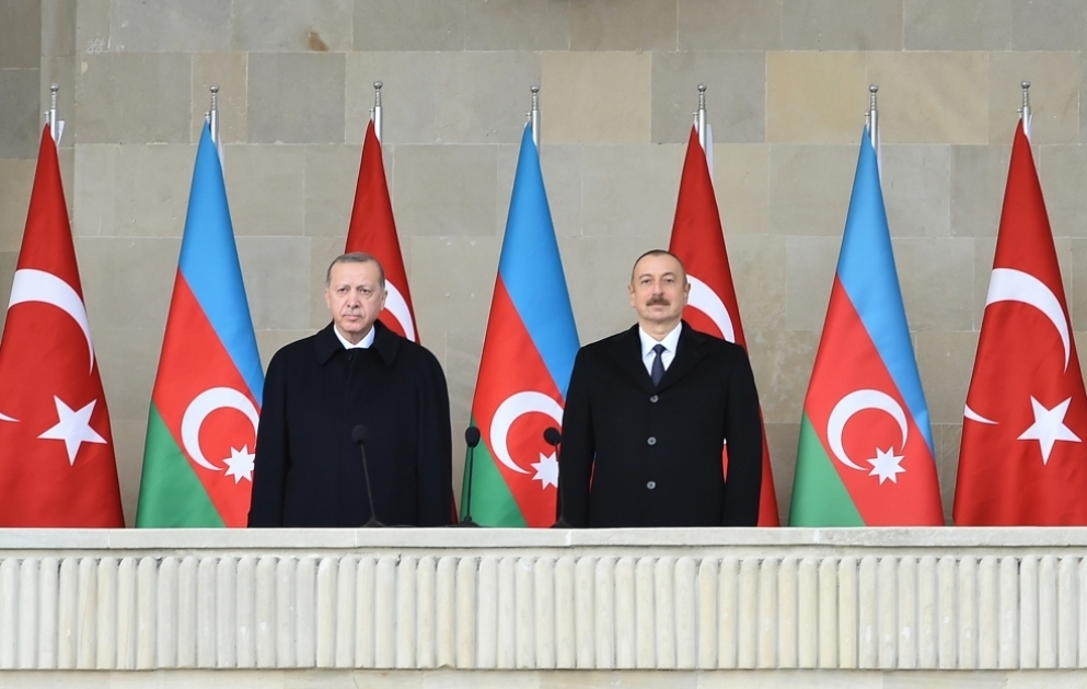 Militärparade zum Sieg im Vaterländischen Krieg in Baku
Präsident, Oberbefehlshaber Ilham Aliyev und Präsident Recep Tayyip Erdogan nehmen an Siegesparade teil