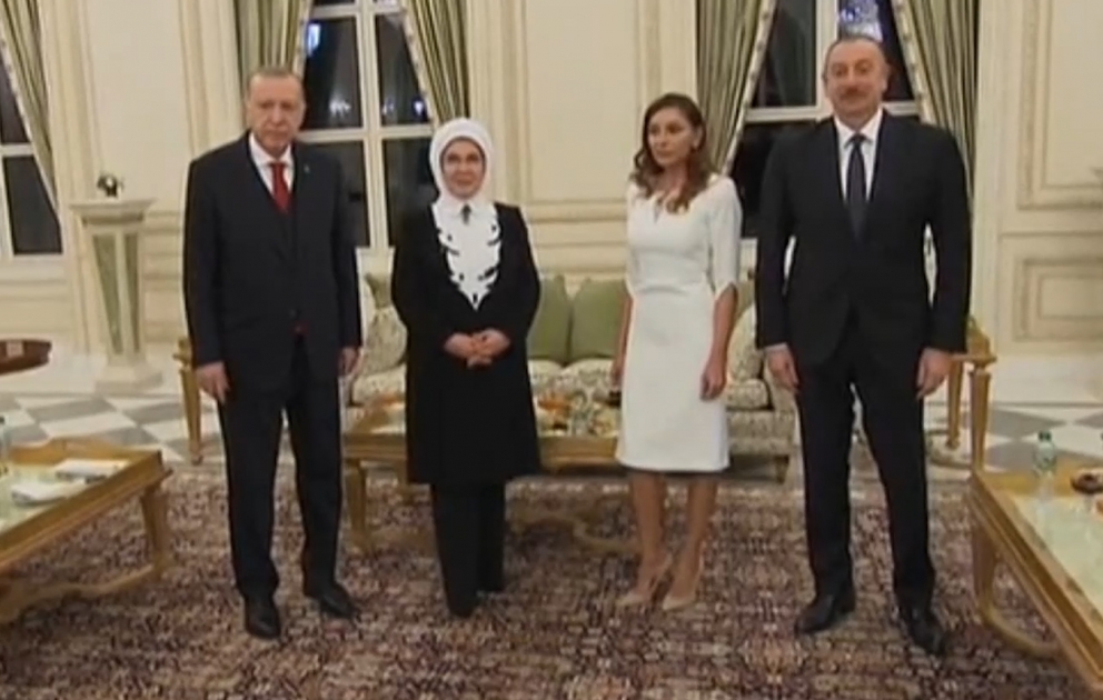 Präsident Ilham Aliyev und seine Ehefrau Mehriban Aliyeva geben ein Dinner zu Ehren von Präsident Recep Tayyip Erdogan und seiner Ehegattin Emine Erdogan