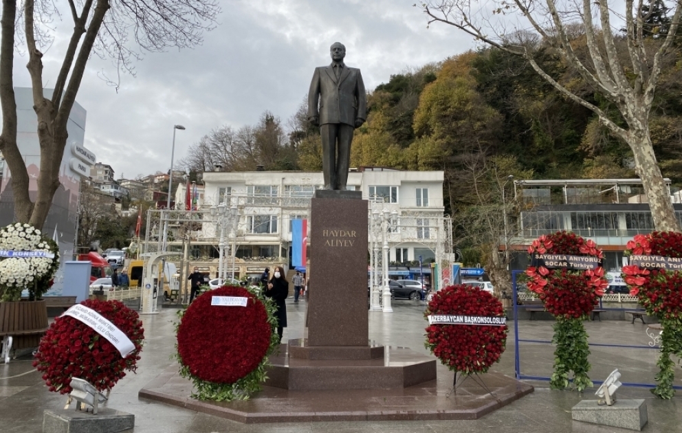Ümummilli Liderin əziz xatirəsi İstanbulda ehtiramla anılıb
