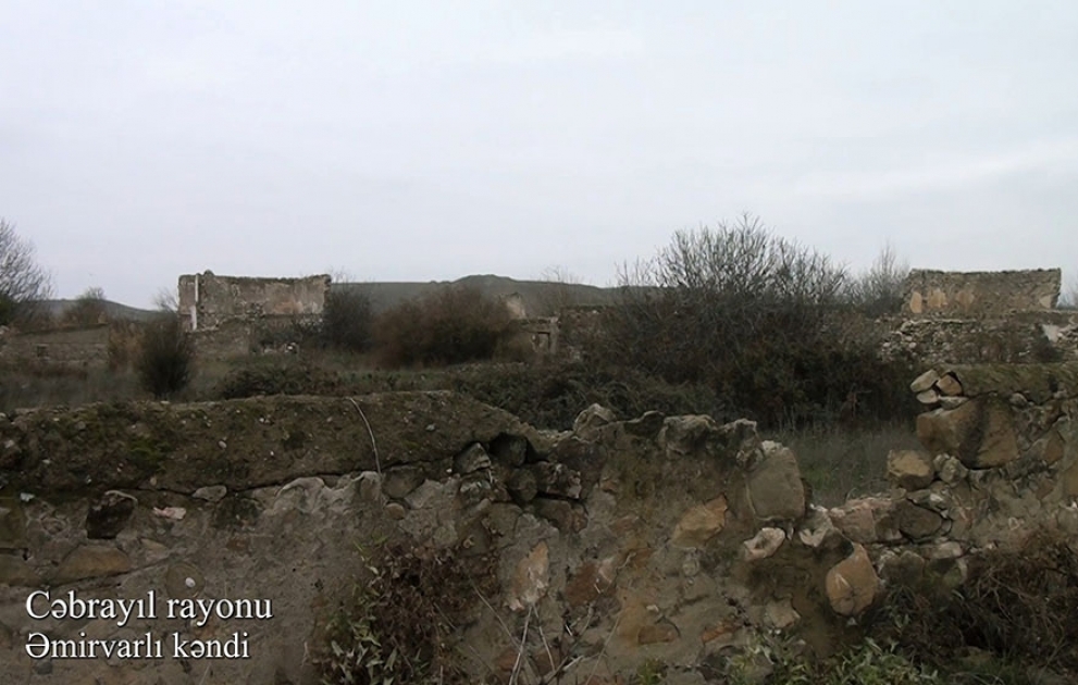 Verteidigungsministerium veröffentlicht Videoaufnahmen aus dem Dorf Emirvarli in der Region Jabrayil