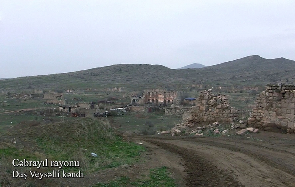Verteidigungsministerium veröffentlicht Videoaufnahmen aus dem Dorf Dash Veysalli in Region Jabrayil