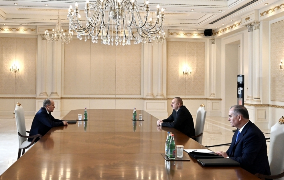 Präsident Ilham Aliyev empfängt FSB-Direktor