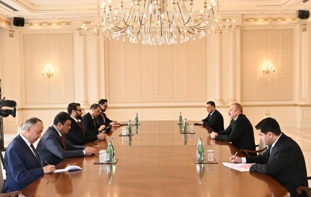 Präsident Ilham Aliyev empfängt Berater für nationale Sicherheit Afghanistans und den Leiter des Präsidialamtes