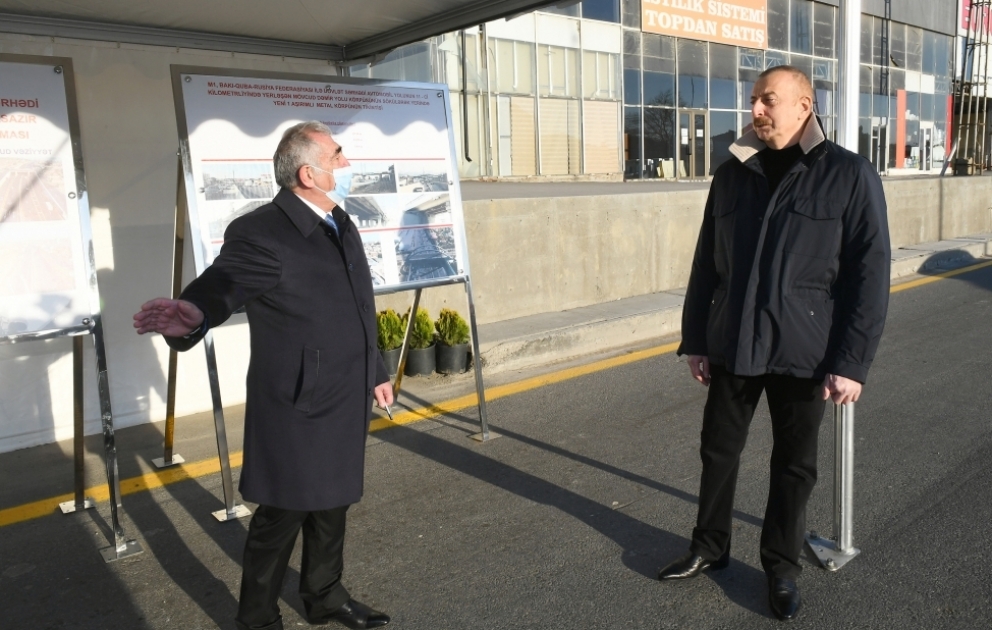 Prezident İlham Əliyev Bakı-Quba-Rusiya Federasiyası ilə dövlət sərhədi avtomobil yolunun yenidən qurulmuş 7,5 kilometrlik hissəsində görülən işlərlə tanış olub